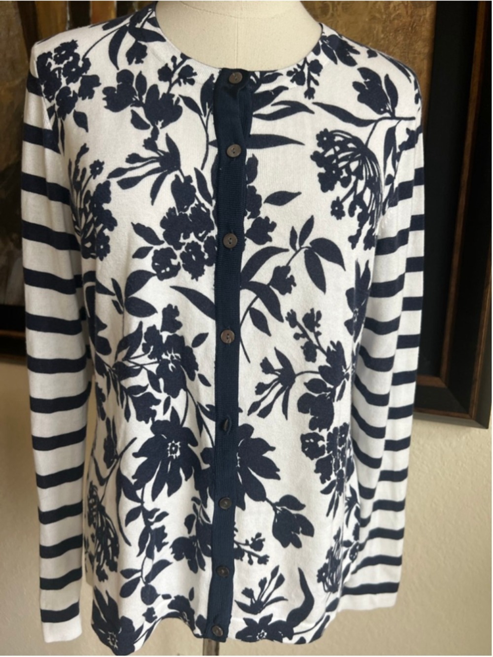 New FOXCROFT Cardigan M White Navy Floral Striped